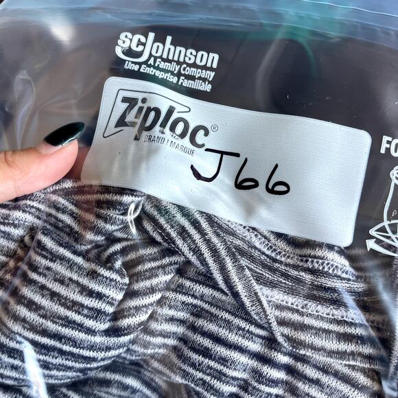 Athleta Essence Women's V-Neck Striped Flow Top Gray TENCEL Modal - Size L - Picture 8 of 8